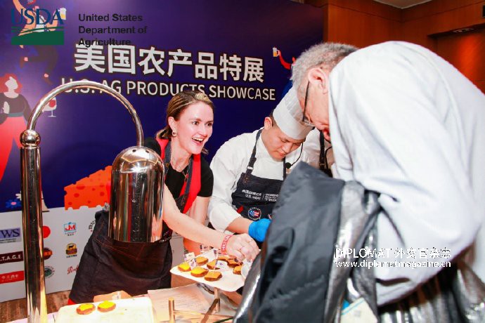 The 26th Wine and Food Festival, featuring American agricultural products, was held l in Beijing