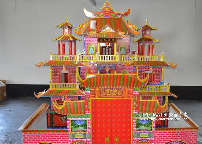 中国葬礼纸扎，荣登巴黎艺术展，法国人不禁感叹：中国人太浪漫了