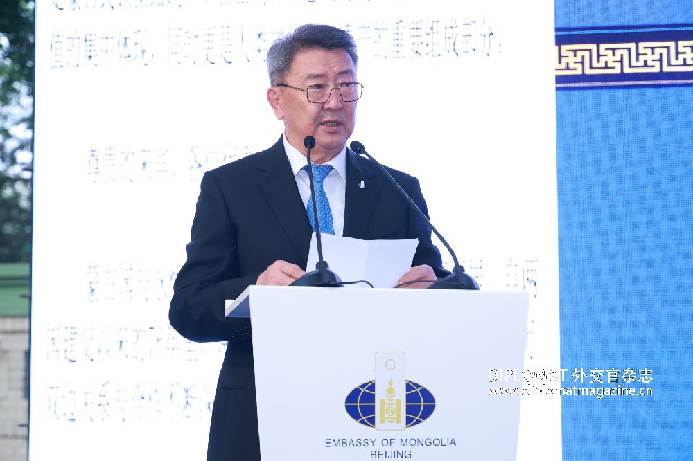 蒙古国驻华全权大使尼·恩赫包勒德在庆祝蒙古人民革命胜利104周年、传统那达慕节日招待会的致辞