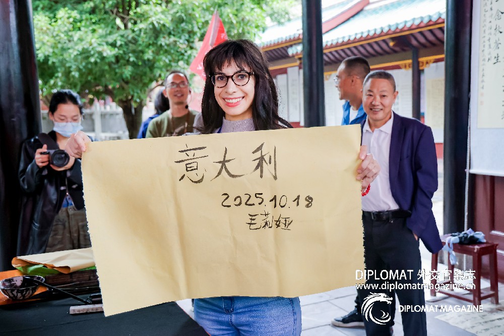 I came from Italy --- fell in love with a small historical and cultural heritage town called Wugang.