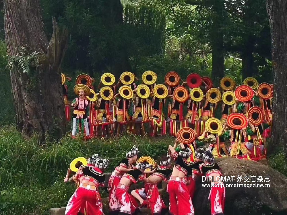 The National is also the Global ---First Impressions of Longhui 